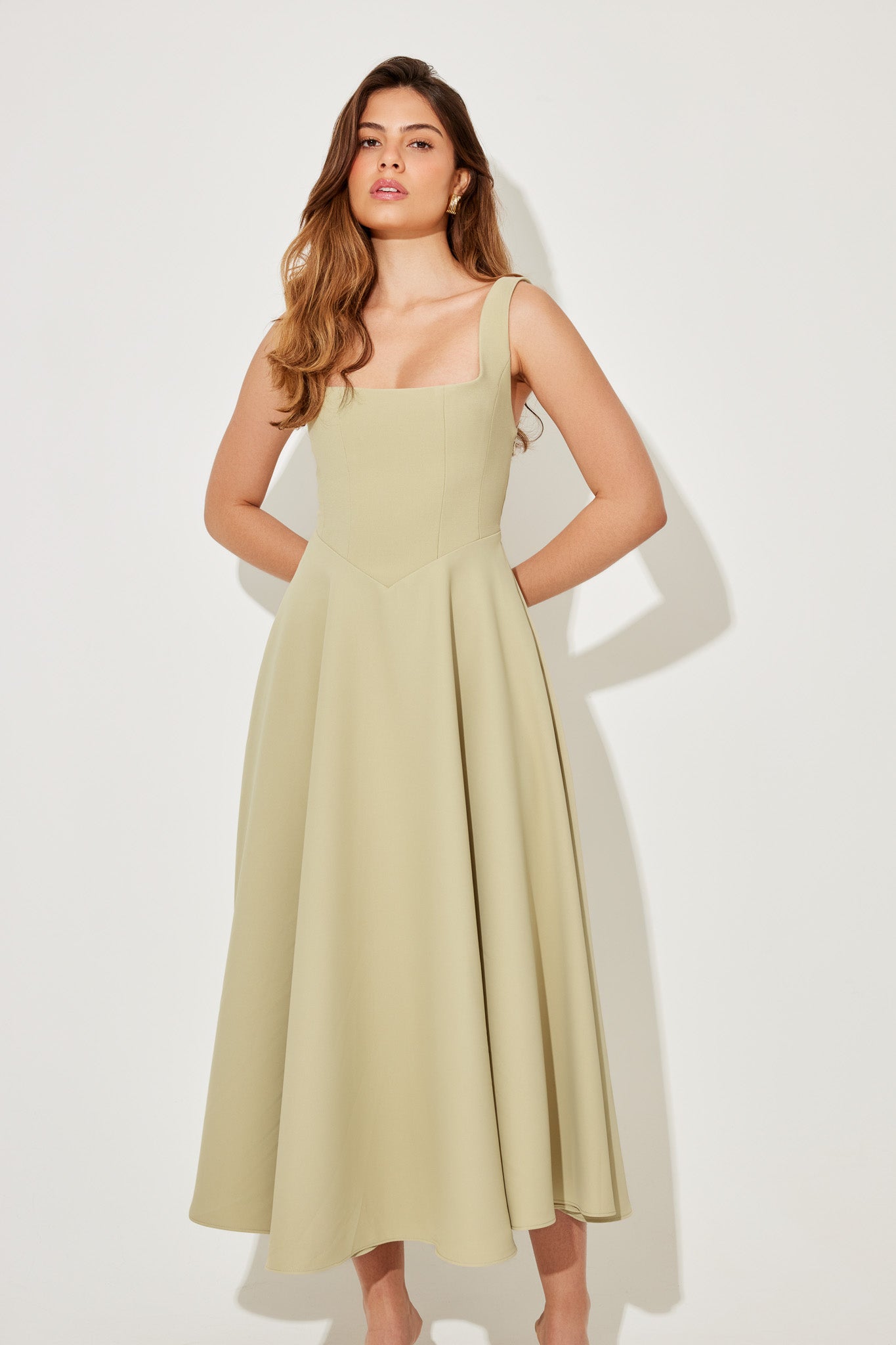 Maréva – Elegant Midi Flow Dress