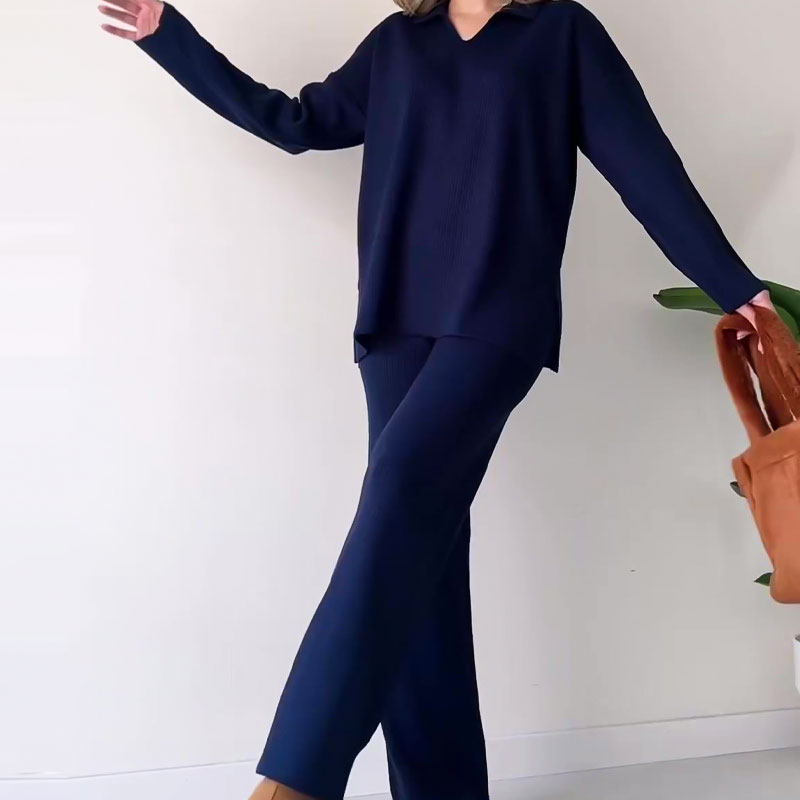 Luisa | Casual two-piece set with V-neck and slit